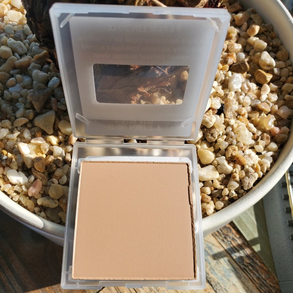 Beige 2 - Mary Kay Sheer Mineral Pressed Powder - DISCONTINUED